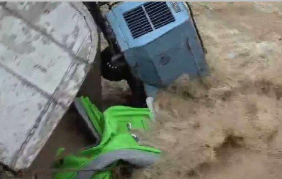 La crecida y la furia del agua del río Vaqueros arrasaron una parte clave de la obra del nuevo puente que lo unirá con Salta