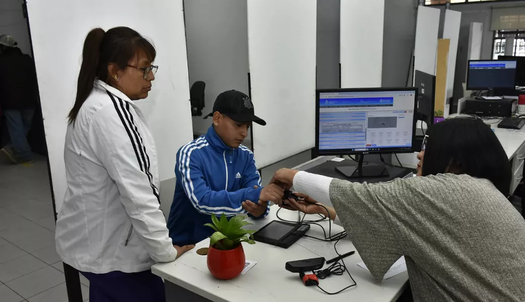 El Registro Civil recomienda mantener actualizados los DNI de mayores y menores para poder salir del país