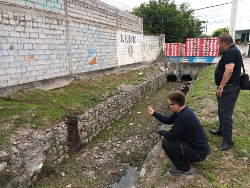 Contemax, otra vez en la mira: clausurada por arrojar residuos y contaminar el canal Tinkunaku