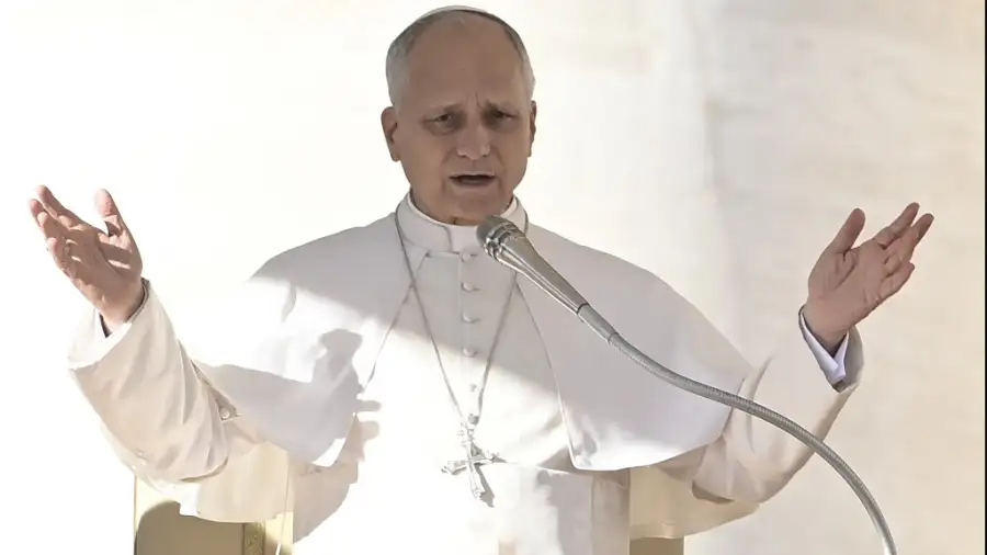 El papa León XIV, en el Vaticano con nuevos embajadores.